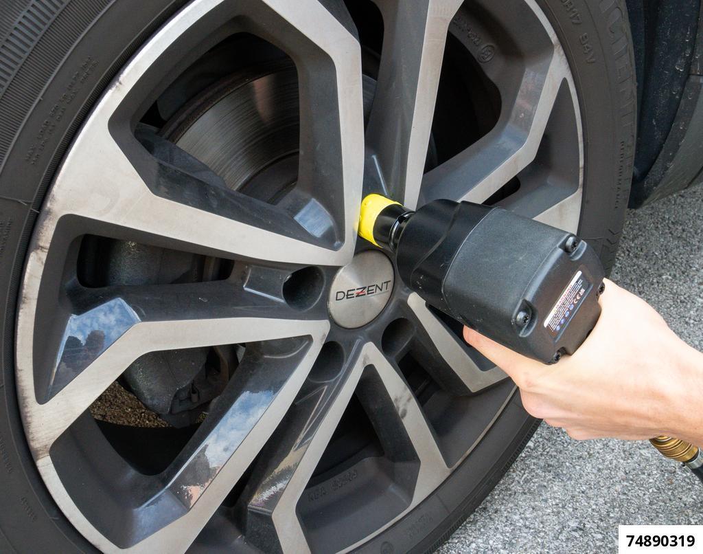 SPECIAL 19MM IMPACT SOCKET WITH NON ROTATING PROTECTIVE SLEEVE TO PREVENT DAMAGE TO LACQUER 85 MM LENGTH - 2