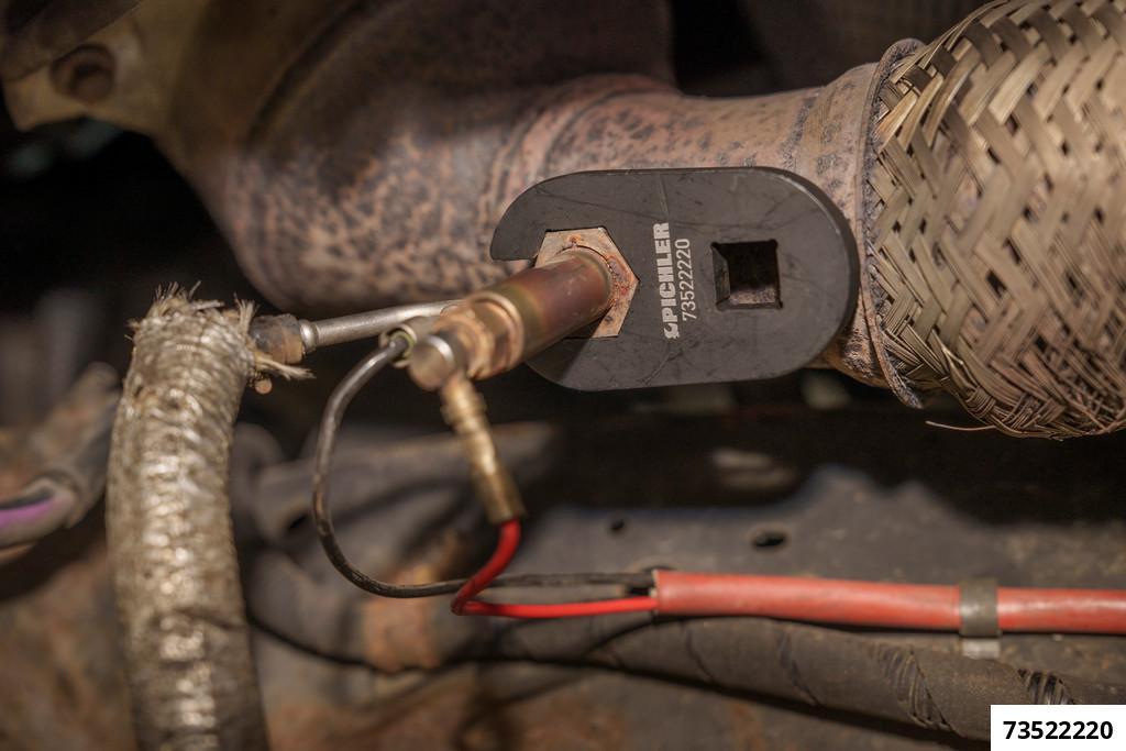 EXTRA THIN OPEN WRENCH FOR NON DESTRUCTIVE REMOVAL OF THE FORD DPF REGENERATION INJECTION VALVE - 2
