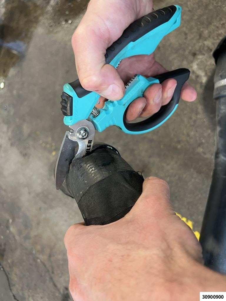 INDUSTRIAL UNIVERSAL SCISSORS WITH CRIMPING & CABLE STRIPPING FUNCTION - 4