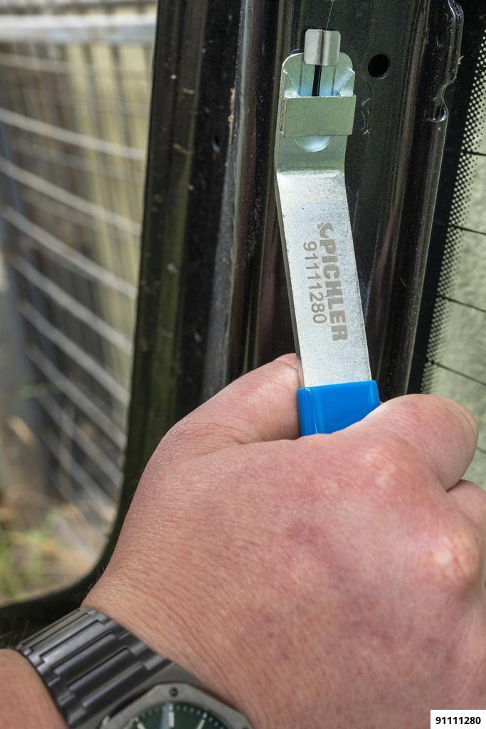 SPECIAL REMOVAL TOOL FOR OMEGA TRIM CLIPS, E.G. VAG, BMW, MB, TESLA, PORSCHE ETC. - 6