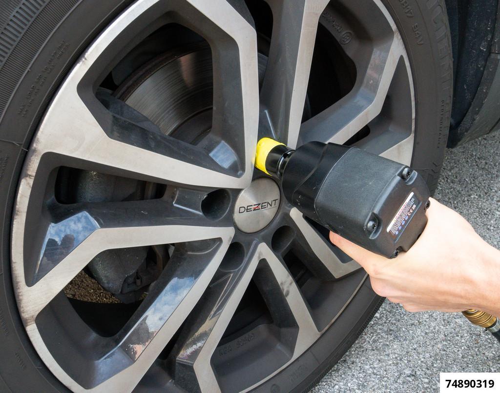 SPECIAL 19MM IMPACT SOCKET WITH NON ROTATING PROTECTIVE SLEEVE TO PREVENT DAMAGE TO LACQUER 85 MM LENGTH - 2