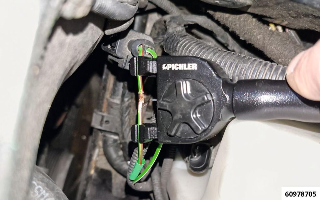 SOLDERING AID WITH INTEGRATED SOLDER FEED AND WIRE HOLDER - 7