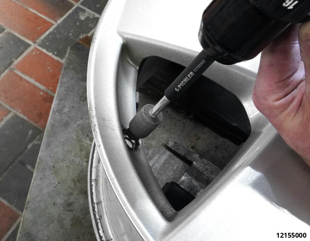 MILLING AND CLEANING TOOL FOR TYRE VALVE SEALING SEATS IN ALLOY RIMS - 10