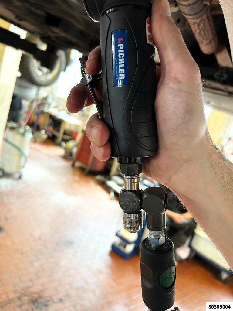 360° SWIVEL AIR TOOL CONNECTOR WITH BUILT-IN PRESSURE REGULATOR - 2