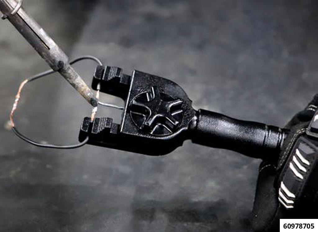 SOLDERING AID WITH INTEGRATED SOLDER FEED AND CABLE HOLDER - 6