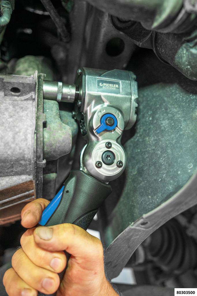 80303500: HIGH OUTPUT ANGLED AIR IMPACT GUN 1/2" 1017 Nm