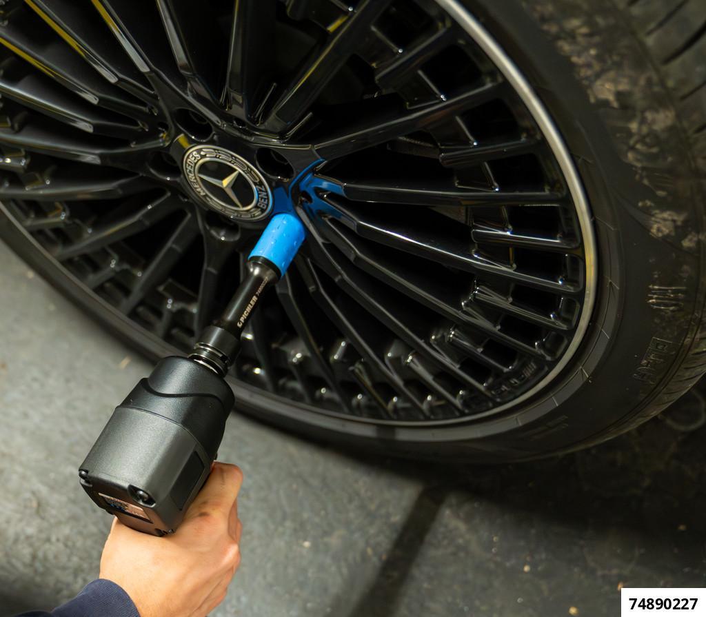 SPECIAL 17MM IMPACT SOCKET WITH NON ROTATING PROTECTIVE SLEEVE TO PREVENT DAMAGE TO LACQUER 150 MM LENGTH - 5