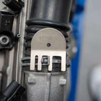 Hose clamp tool with magnet