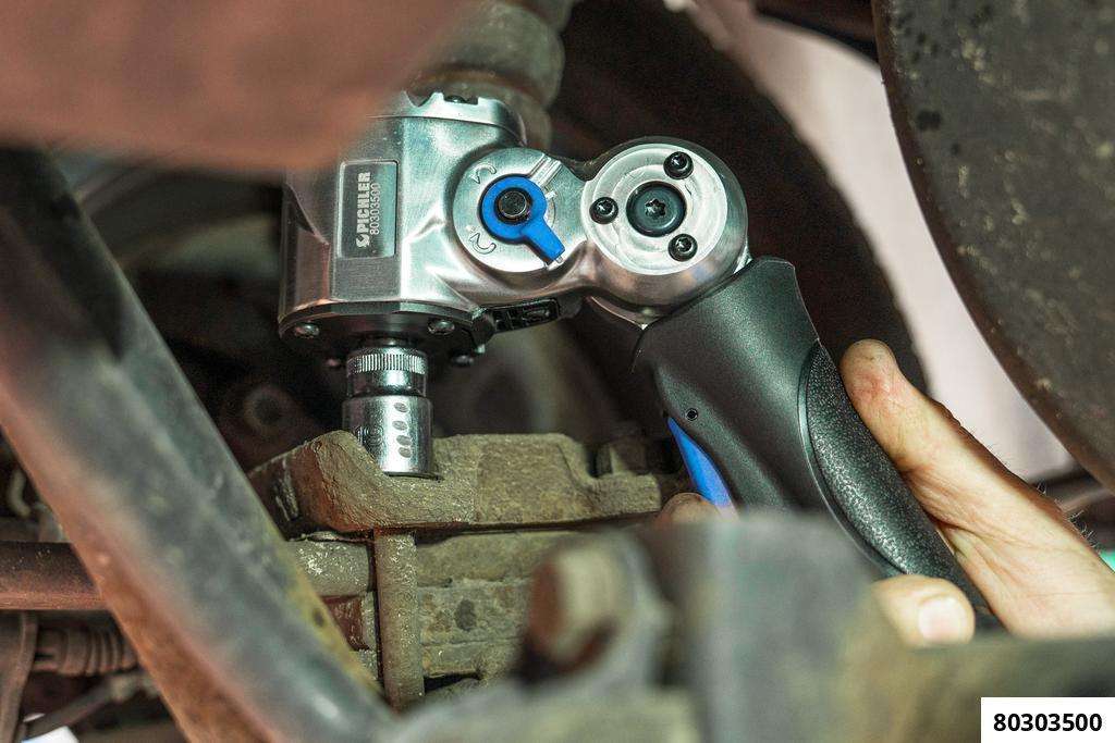 Air angle impact wrench ½"