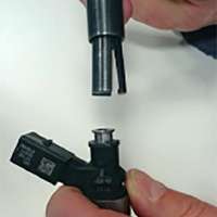 Universal extractor e.g. for petrol injector