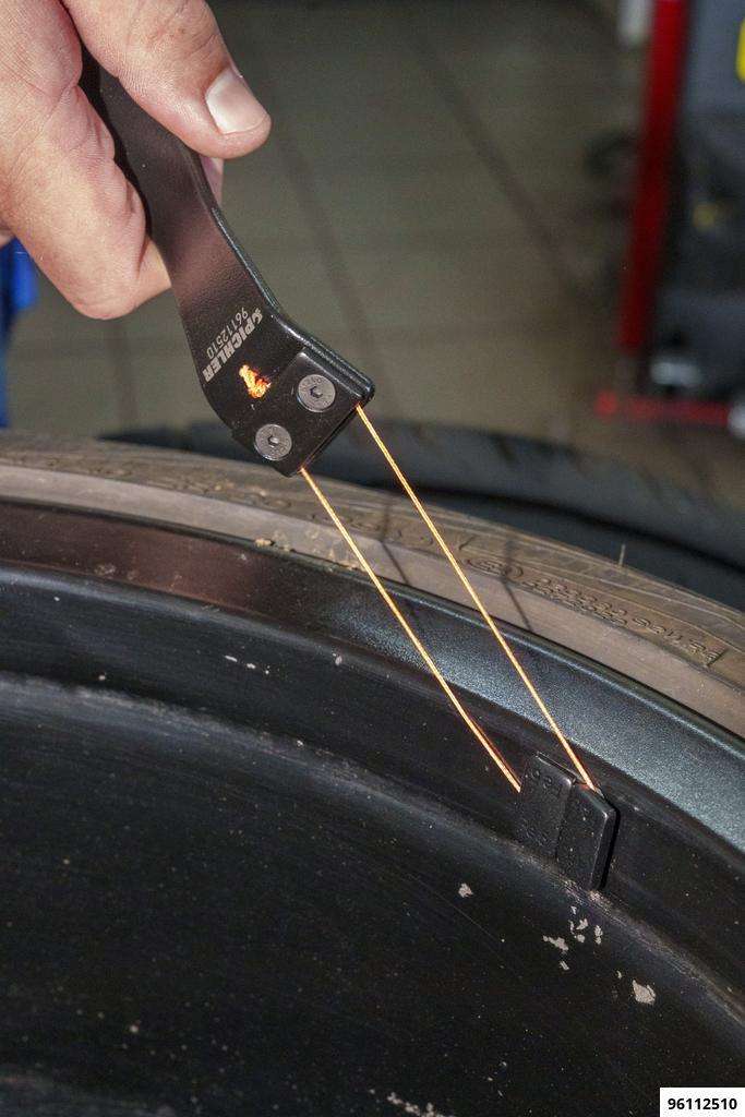 Eaasy-Cut Pro Professional removal tool for bonded aluminium wheel weights