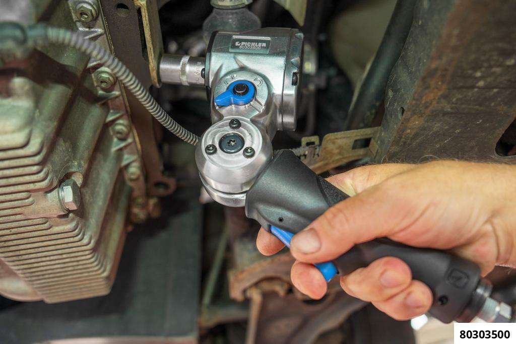 Air angle impact wrench ½"