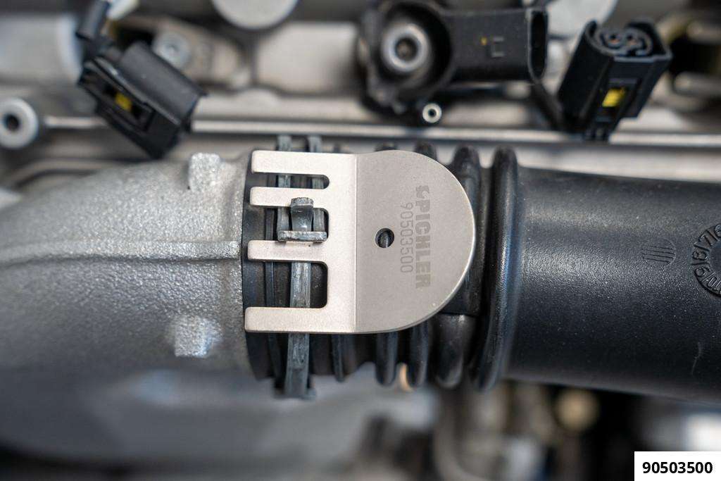 Hose clamp tool with magnet