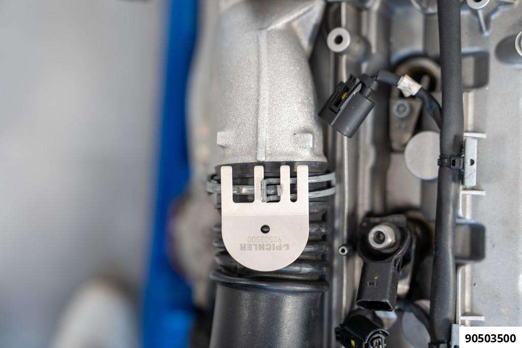 Hose clamp tool with magnet