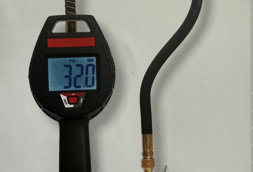 AIR-OPERATED DIGITAL TYRE INFLATOR WITH GAUGE AND DEFLATE FUNCTION - 1